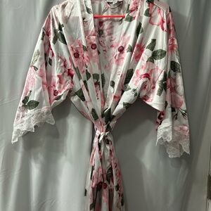Floral Pink and White Lace Trim Robe